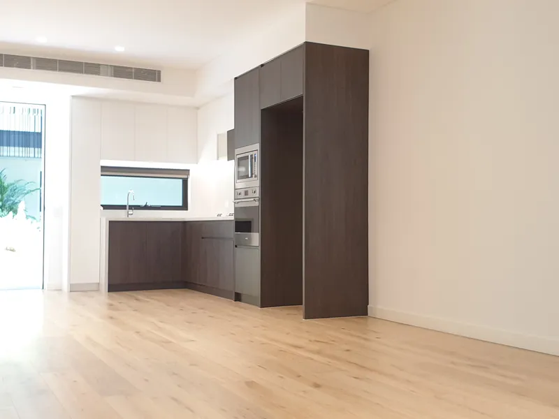 Stunning Designer Home has Privacy & Serenity