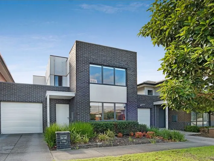 Spacious and Modern Three Bedrooms House in Mulgrave