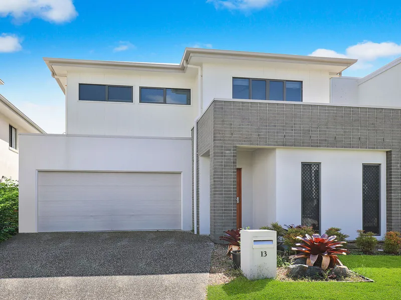 Beautiful 5 Bedroom home in ideal location!