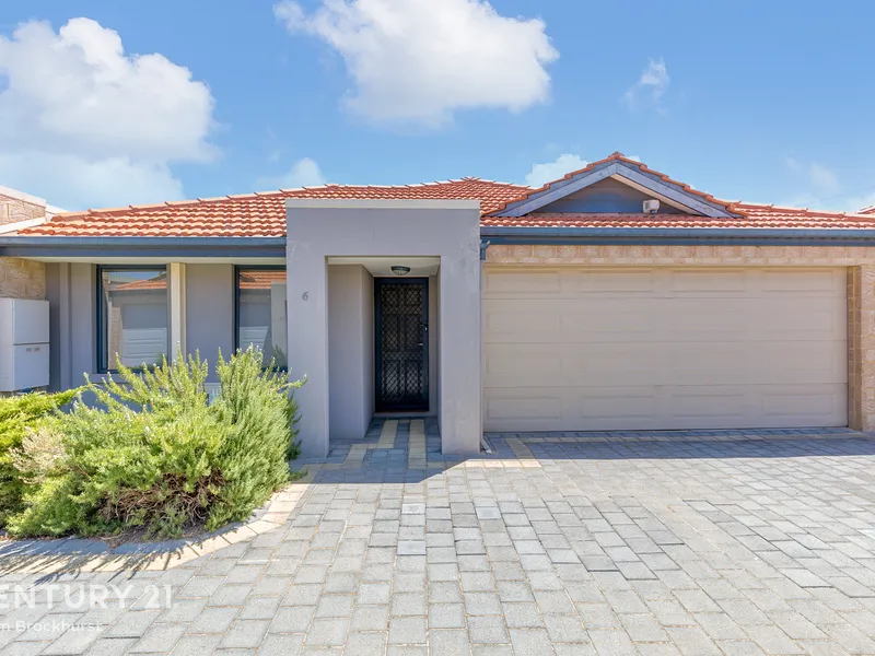 MODERN VILLA, PRACTICAL LOCATION!