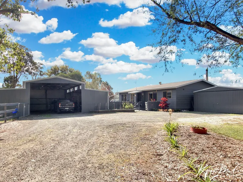 Equine enthusiasts 2.61 Acres