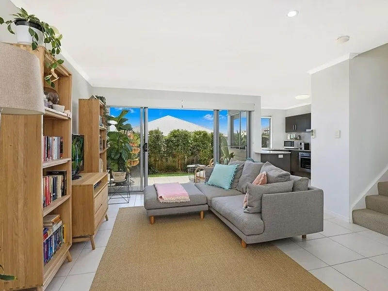 Townhouse living close to park, lake and all Brightwater amenities