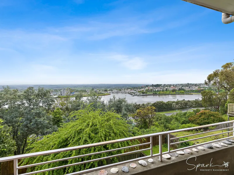 River Views and City Life with Gardening Included