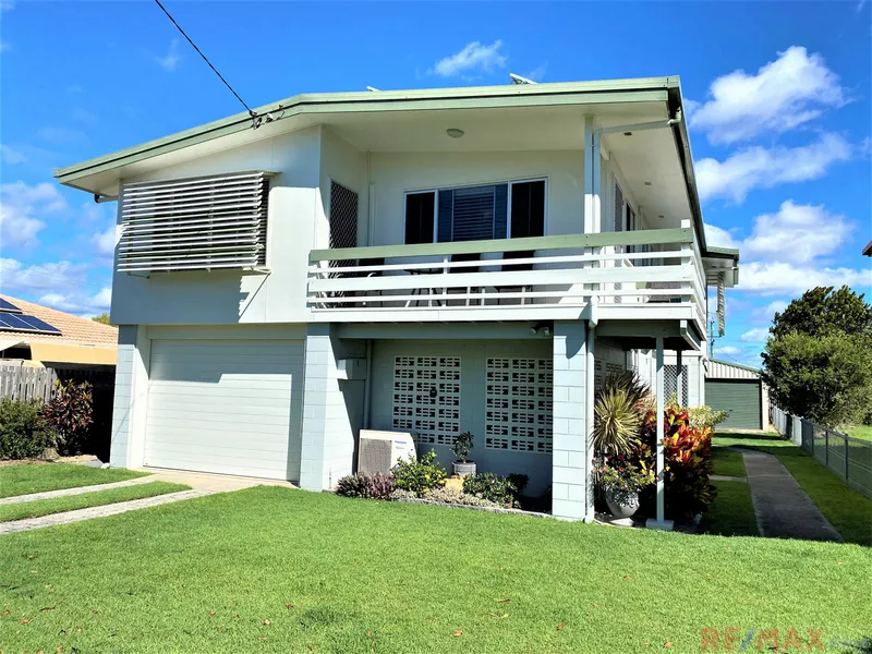 IMMACULATE HOME 400 METRES* TO THE BEACH