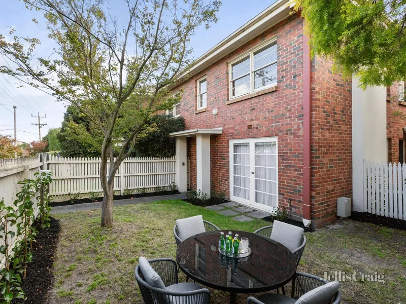 Generous Garden Apartment, Gorgeous Leafy Pocket