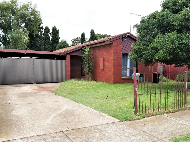 A Short Distance from Melton South Train Station!