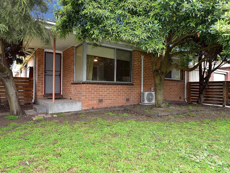 Sizable Street Front 2-Bedroom Unit