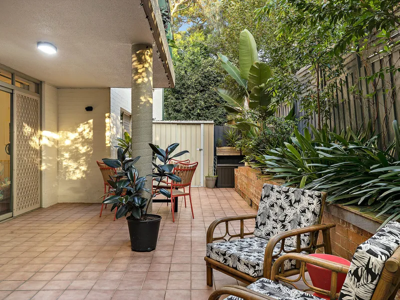 Modern courtyard apartment in village heart