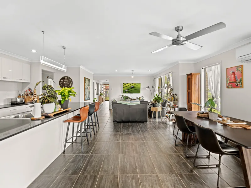 Immaculate Family Home! - Huge 1,090m2 Allotment