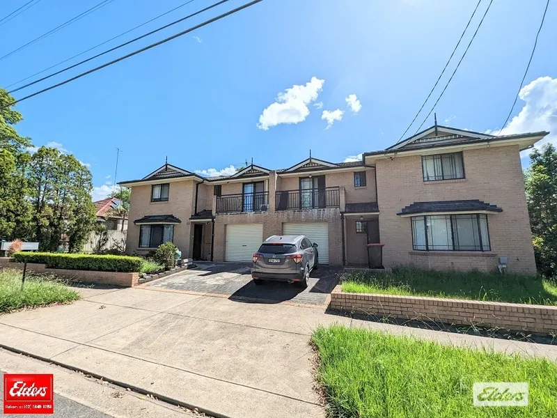 STUNNING 2 BEDROOMS TOWNHOUSE, MIRROR BUILT-INS, GAS COOKING, EXTRA TOILET, GARAGE. CLOSE TO LIDCOMBE STATION & SHOPS.