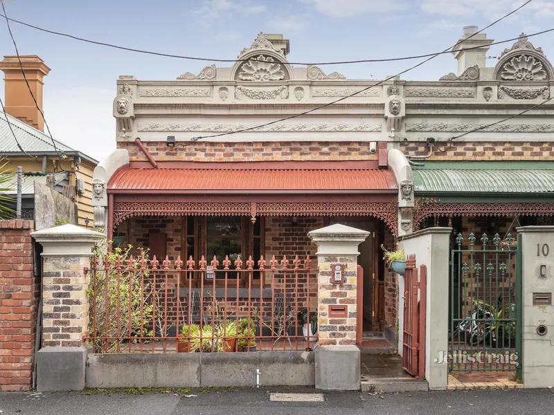 Parkside elegance in premier lifestyle locale