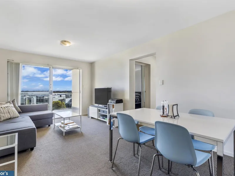 FABULOUS VIEWS FROM A MODERN APARTMENT