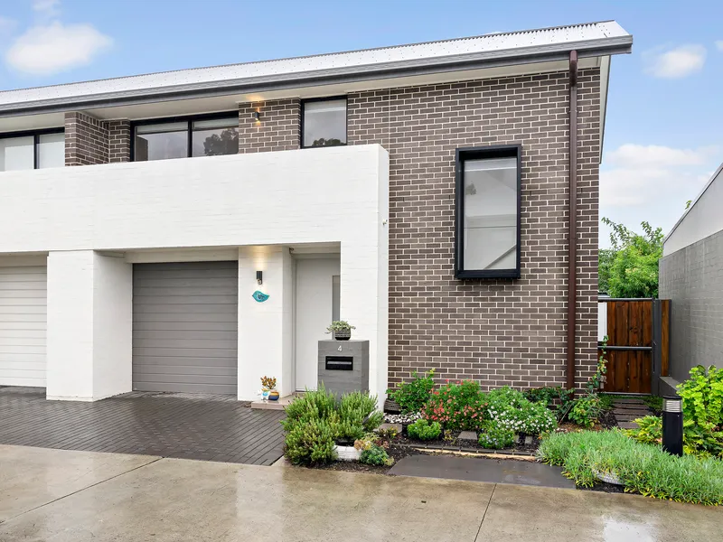 MODERN LIVING WITHOUT STRATA