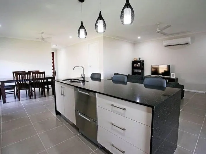 DELUXE LIVING IN MOUNT LOW!