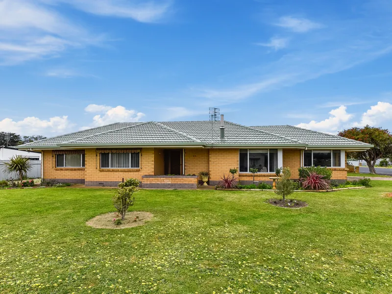 Ideal Central Kingston Location with Corner Block...