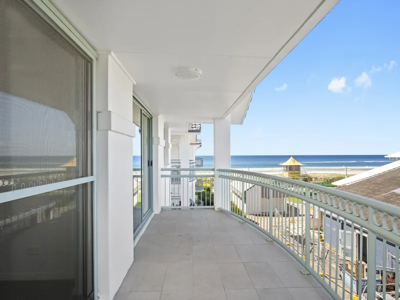 Stunning Spacious Beachside Apartment!!