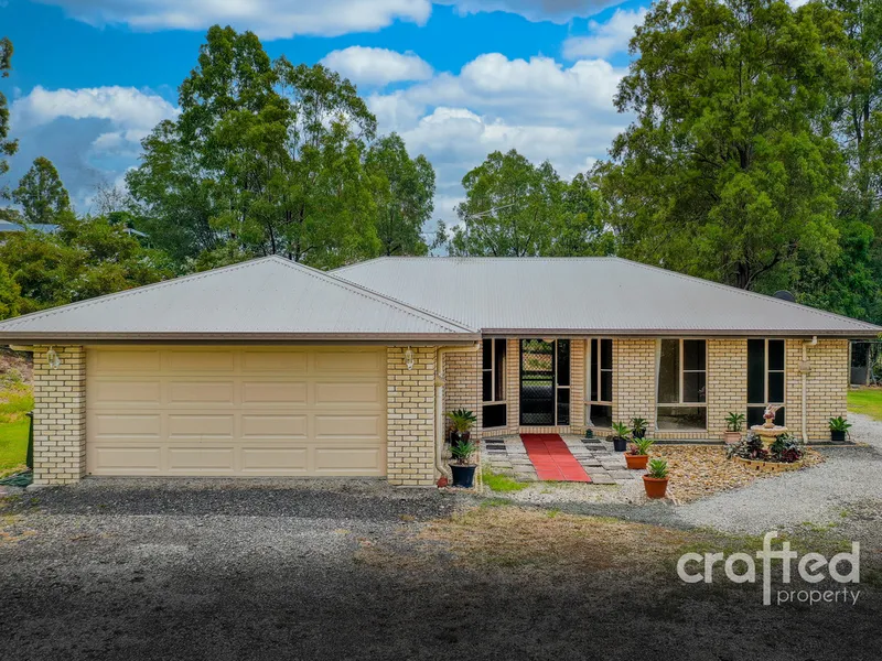 acreage life |  Quality Brick Family Home + Town water  (4053m2)