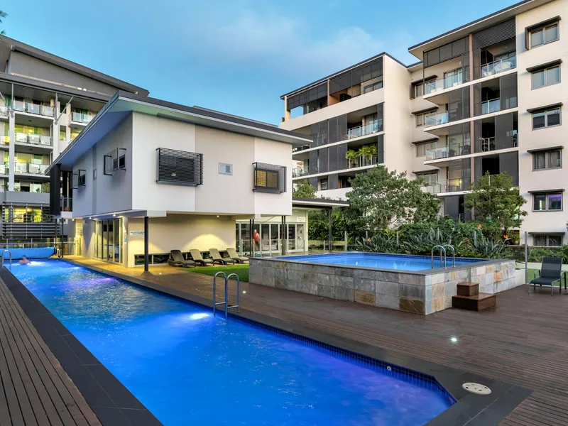 NORTH FACING 2 BEDROOM APARTMENT IN WEST END