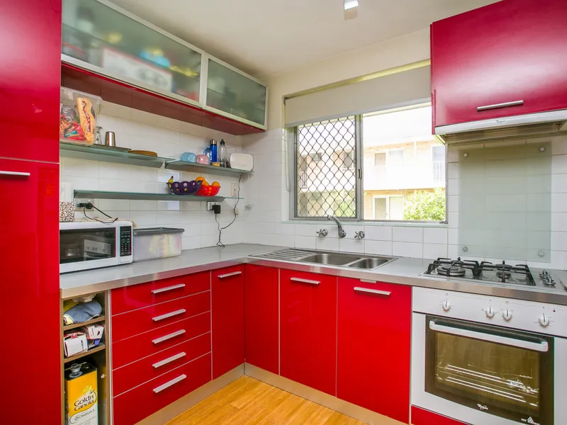 UNDER OFFER!!!