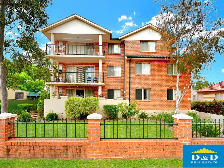 Fresh & Sunny, huge interior.  2 Bedroom unit. 2 Bathrooms, 2 robes, 2 Balconies.