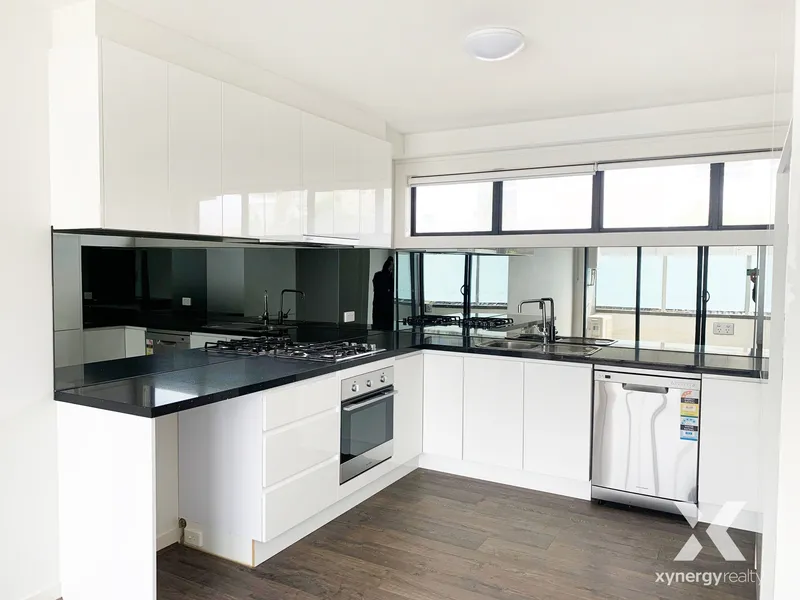 GENEROUSLY SIZED 2 BEDROOM APARTMENT WITH LARGE BALCONY AVAILABLE IN THE HEART OF ORMOND