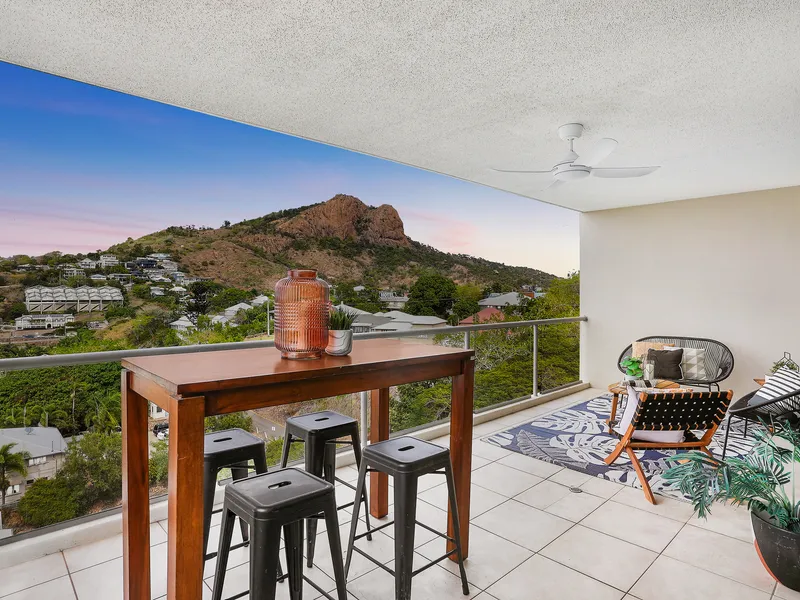 Impressive apartment in coveted lifestyle location