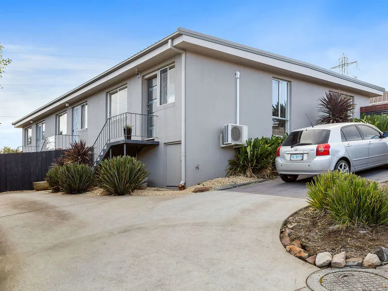 OPEN HOME Friday 9th APRIL 1:00pm - 1:15pm  Modern Unit in Quiet, Sunny Location