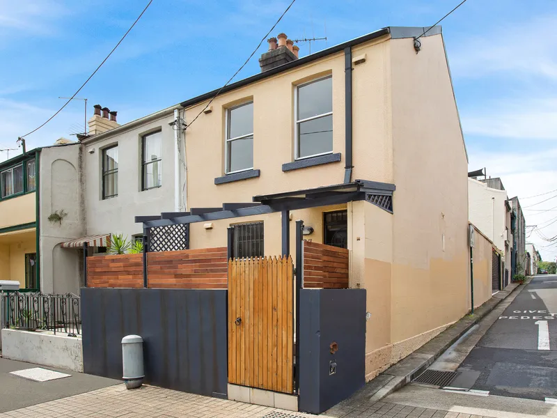 Freshly renovated corner terrace with parking | Unfurnished