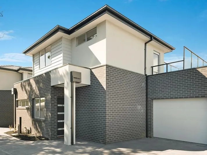 STUNNING TWO BEDROOM TOWNHOUSE