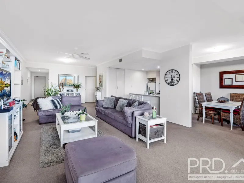 HUGE OVERSIZED APARTMENT IN ULTRA-CONVENIENT LOCATION! (TOTAL SIZE 163SQM)