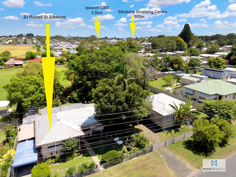 FAMILY SIZE 4 BEDDER ON HUGE 825m2 BLOCK