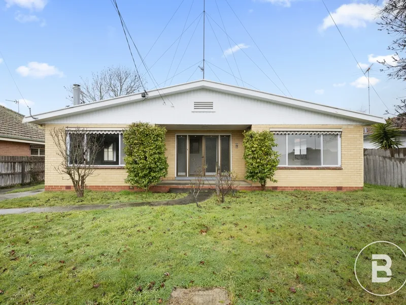 CHARMING BRICK VENEER WITH THREE BEDROOMS