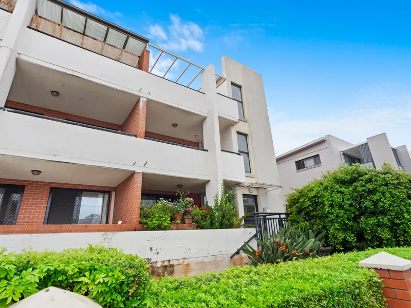 WALK TO STATION EXECUTIVE APARTMENT - OPEN TO VIEW SAT 10/04/2021 10-10.30AM