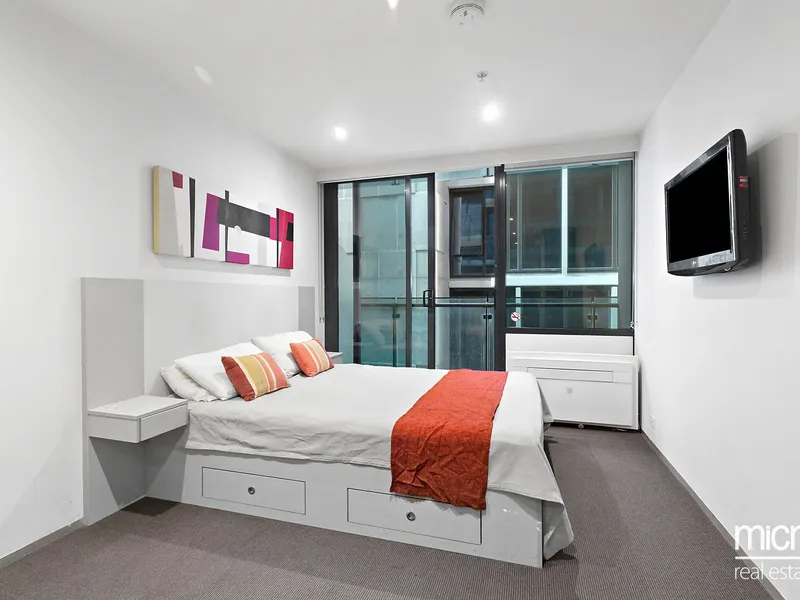 Sunlit Studio Space in City Tempo Sensation