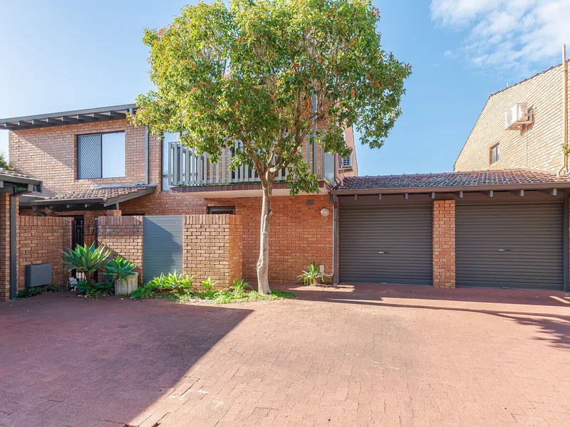 SPACIOUS TOWNHOUSE IN COMO - BE QUICK FOR THIS ONE!