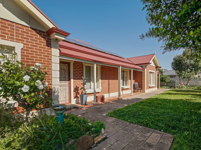 Looking for a 4-5 bedroom home . This absolute gem ticks all the boxes. Location, Lifestyle and Convenience.