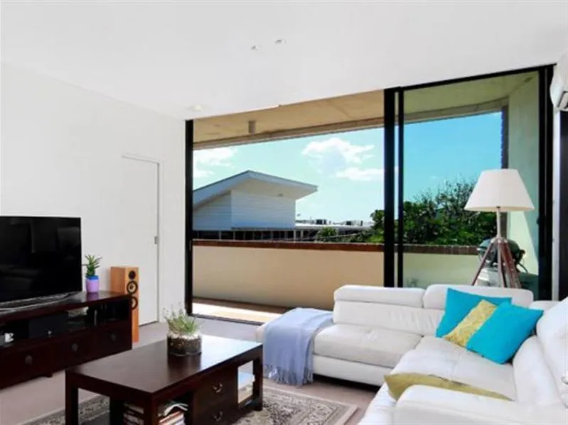 Property Description 11/55 Ralph st Alexandria   SPACIOUS TWO-BEDROOM APARTMENT