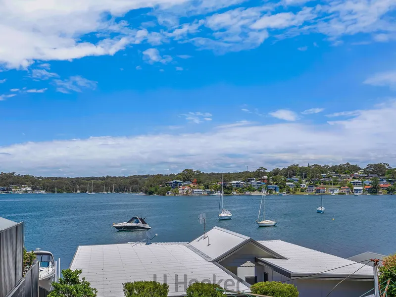 MODERN LAKESIDE EXCELLENCE