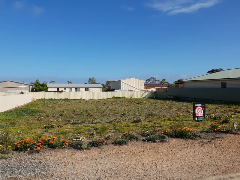 A short stroll to the beach