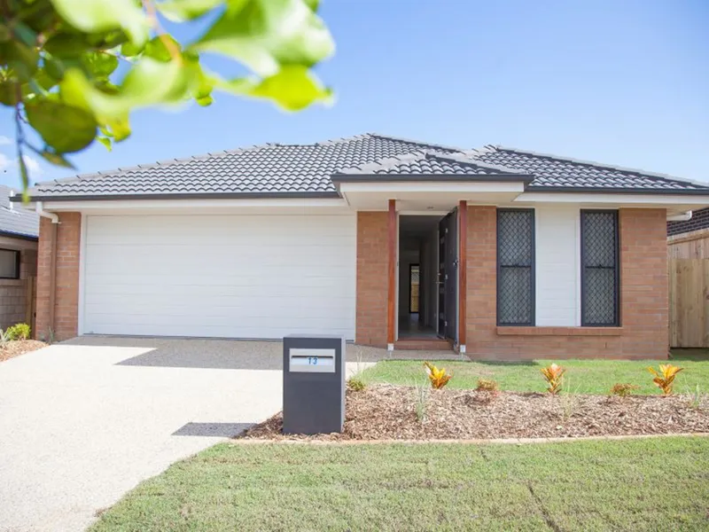 GREAT LOCATION | CONTEMPORARY FEATURES |