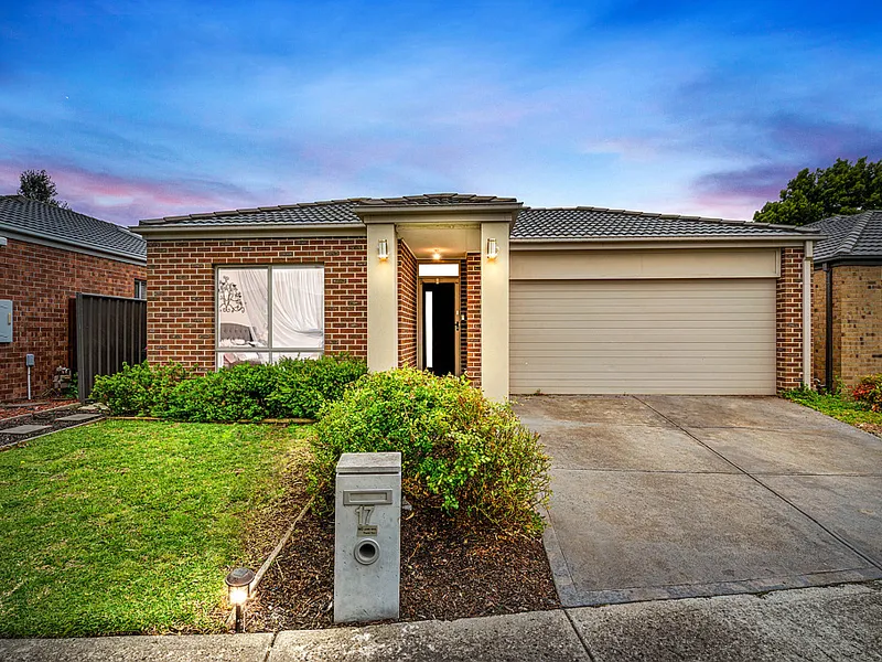 Complete Package Walking Distance to Mernda Village Shops