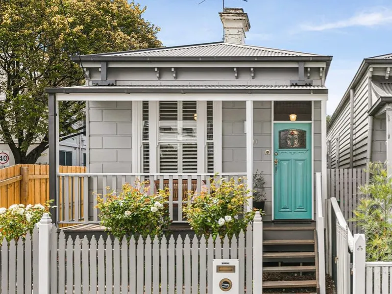 Extended Elegance in a Prized Kensington Pocket