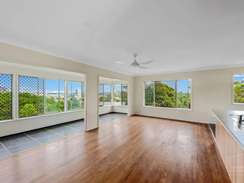 FAMILY HOME IN THE HEART OF CALOUNDRA - GARDEN MAINTENANCE INCLUDED