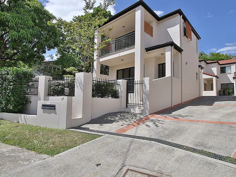 Spacious Townhouse, Walk to UQ and Ironside State School