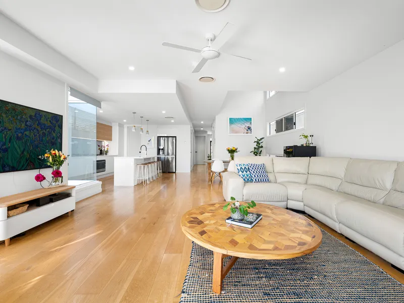 Hamptons Living with Solar & Pool Maintenance Included