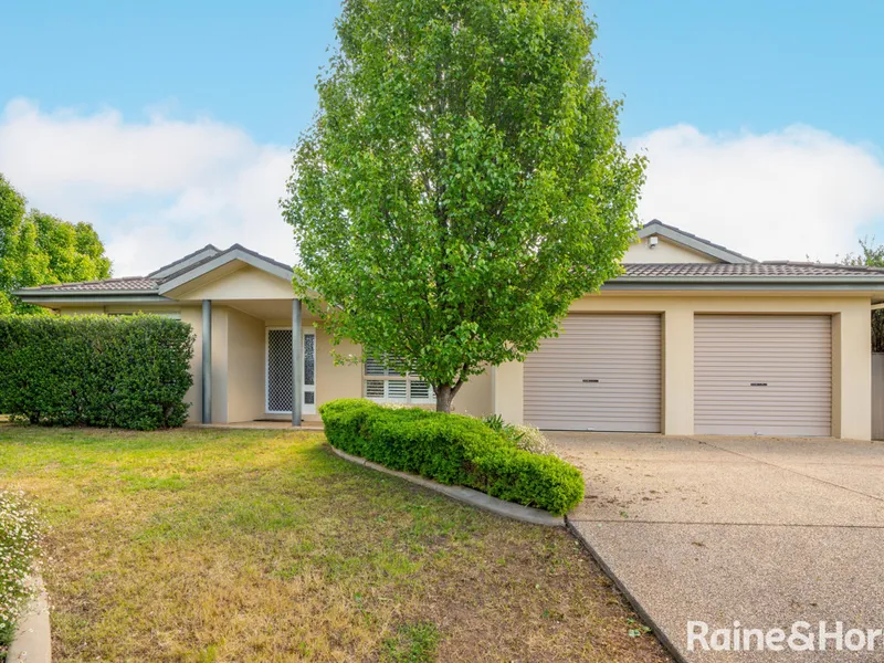 FAMILY LIVING IN TATTON