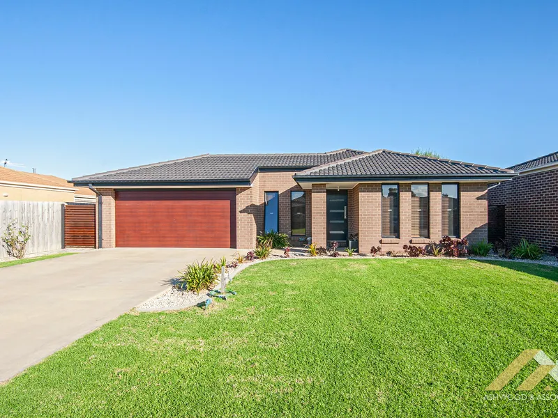 PEFECTLY PRESENTED WITH 3 SHEDS