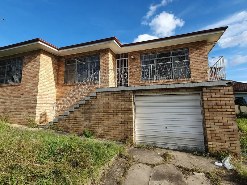 3 bedroom brick house close to everything