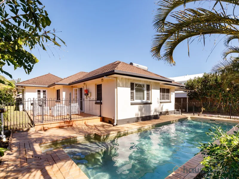 Peaceful Family Home Meets Weekend Entertainer