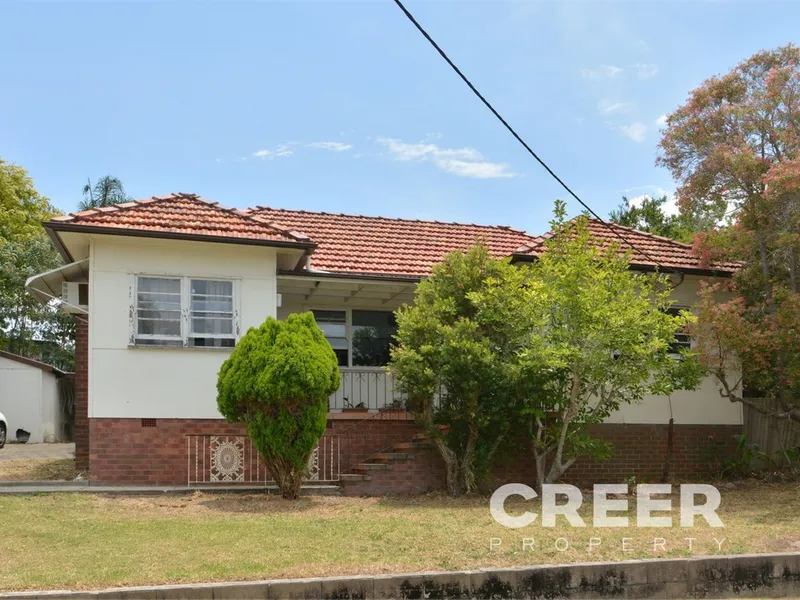 3 BEDROOM FAMILY HOME WITH SUNROOM